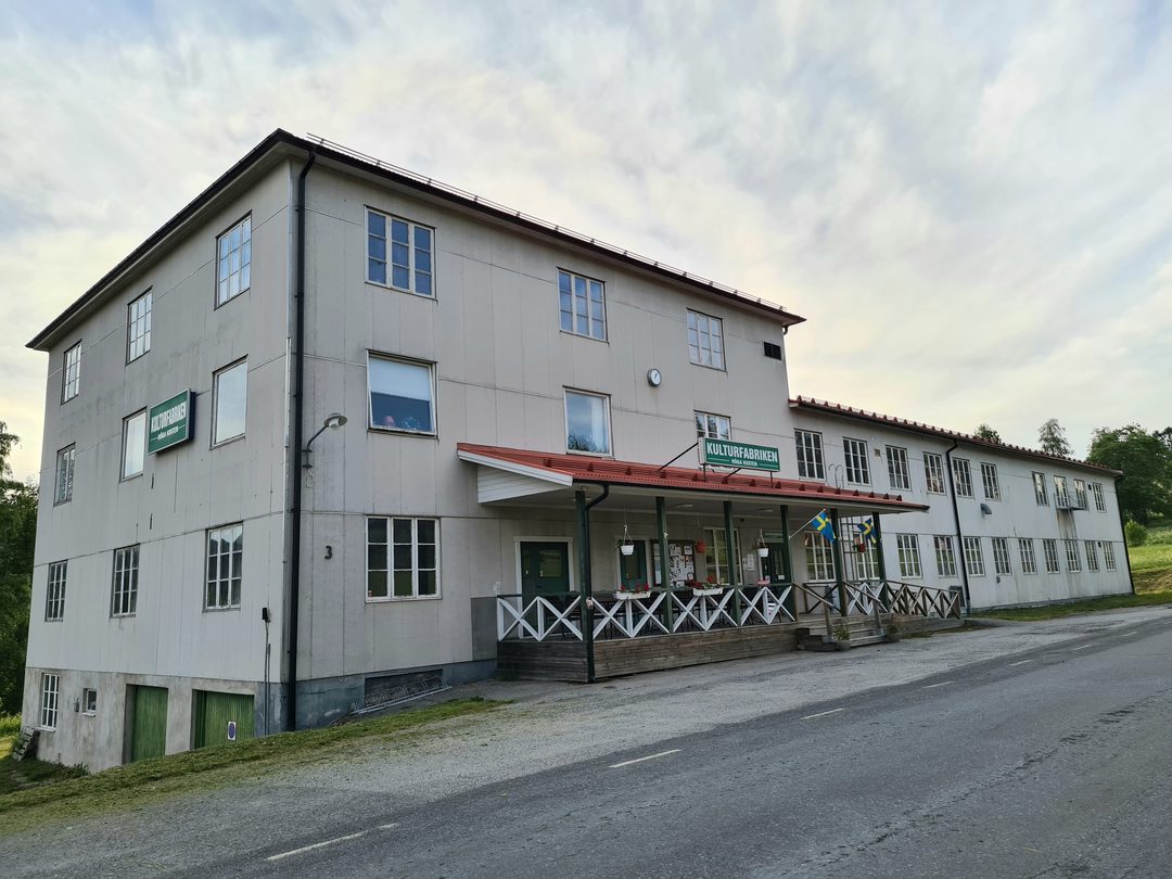 Konst och hantverksutställning med försäljning.