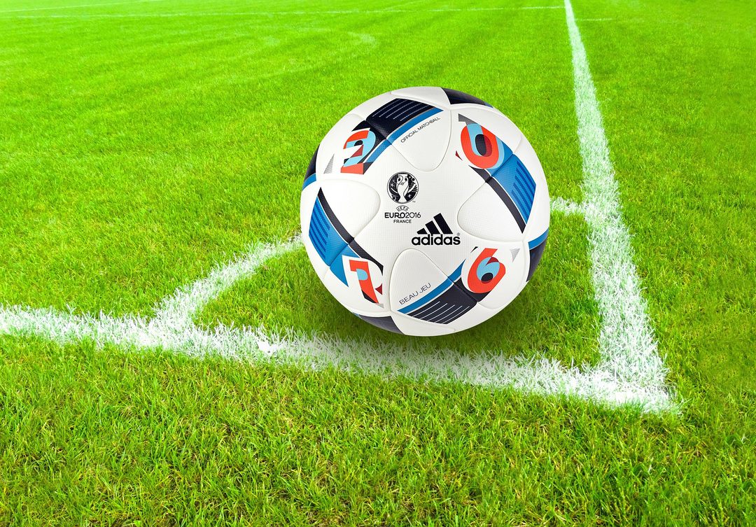 Välgörenhetsmatch i fotboll med veteraner